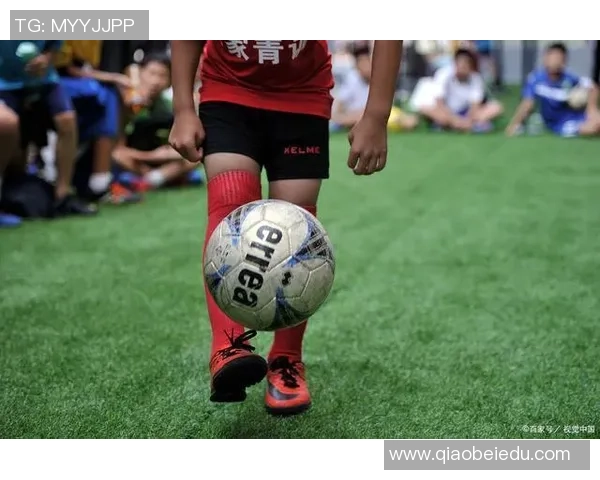 足球明星颠球花式大比拼展现技巧与创意的精彩瞬间